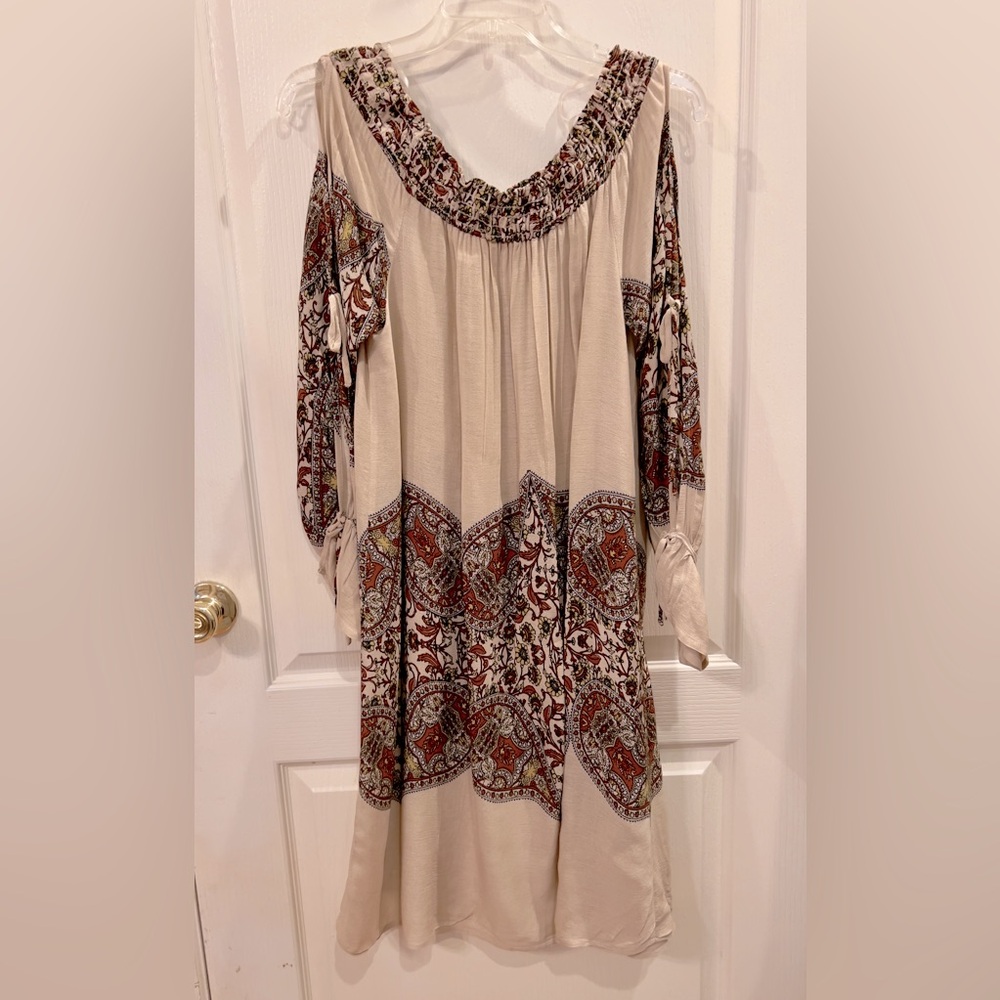 Timing Boho Crinkle Shift Dress off the shoulder. Open sleeves.  size M